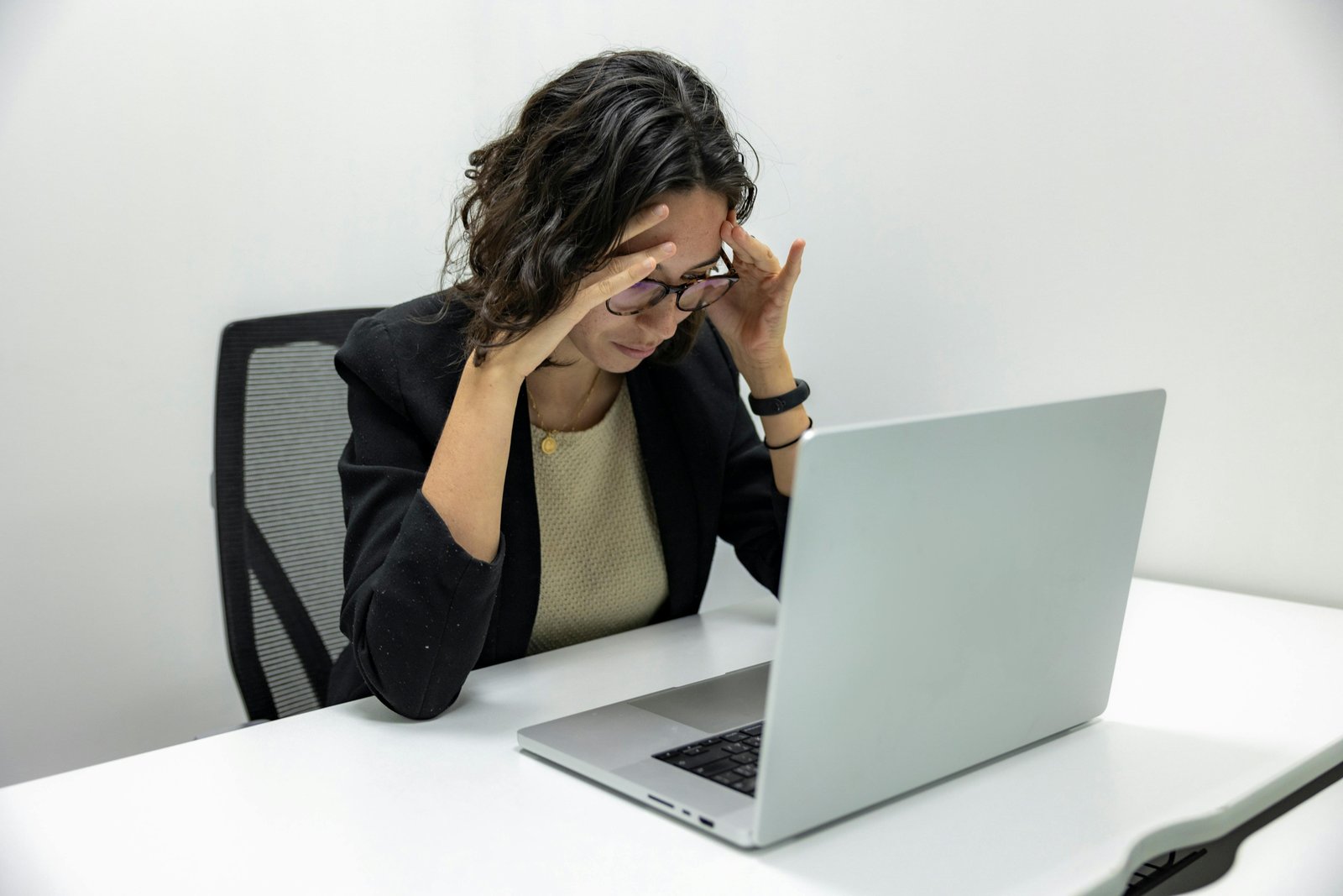 Correcting publication bias lowers estimated unemployment-benefit effects