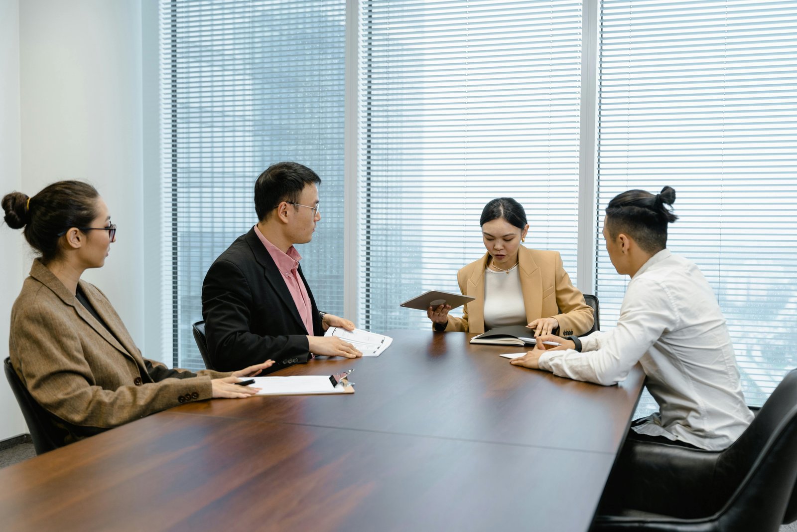 Women view sustainable finance more positively than men
