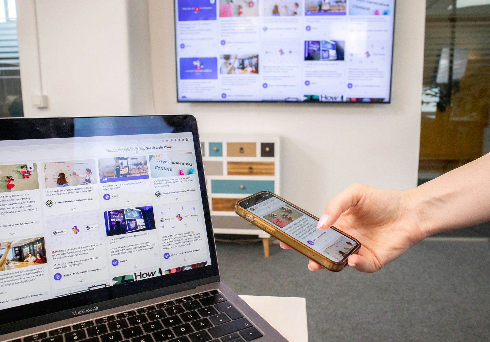 Review links online misinformation to polarization and distrust