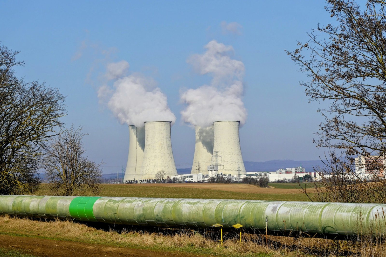 Graphite modification reduced molten LBE infiltration
