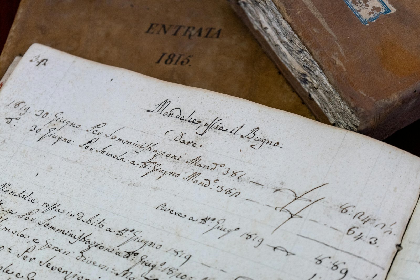 Latin volo developed reportative uses early