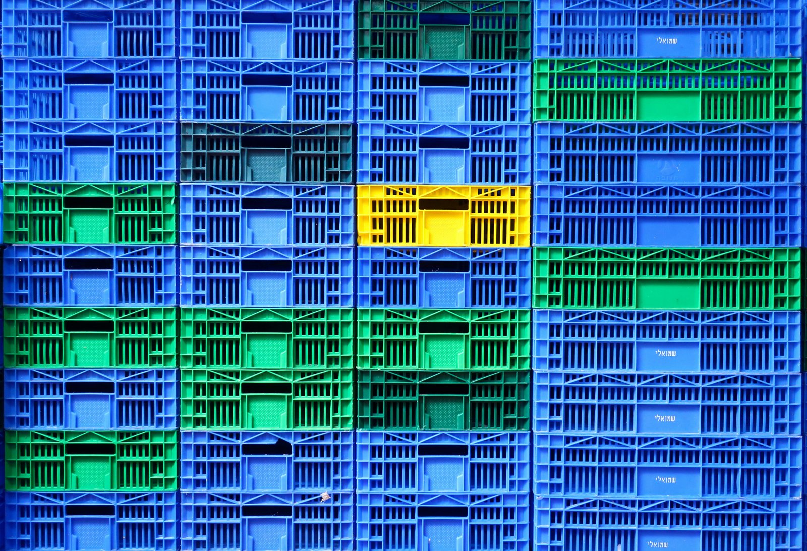 Reusable packaging options ranked highest in automotive logistics