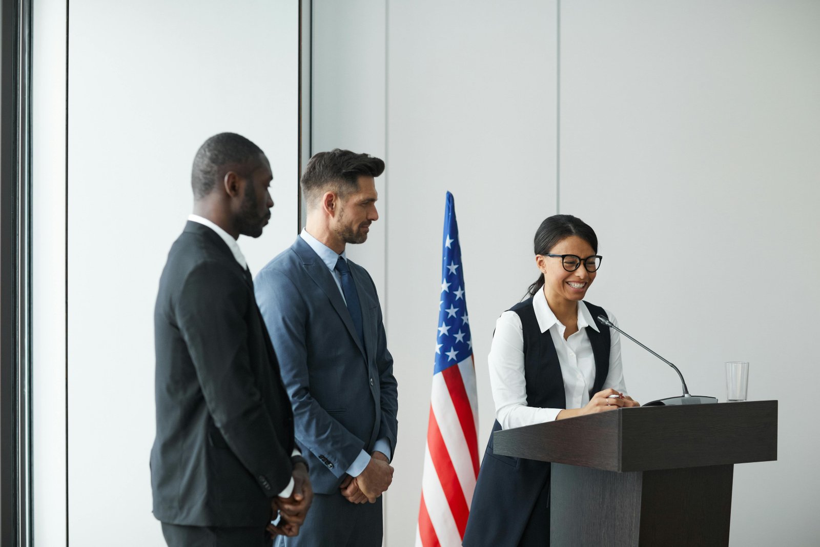 Economic conditions and presidential approval move together in patterned ways