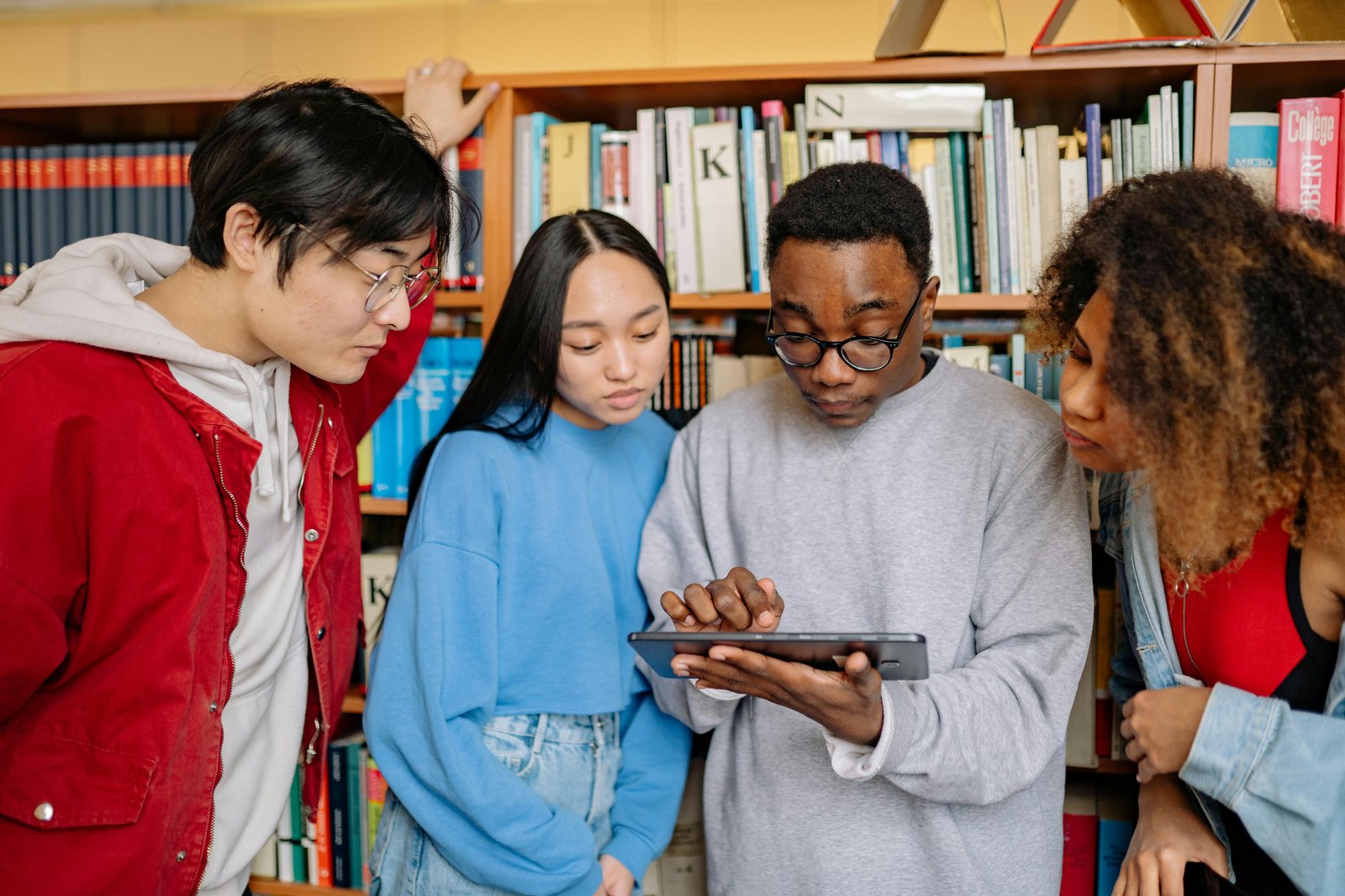 Experts validated an interdisciplinary AI engineering curriculum