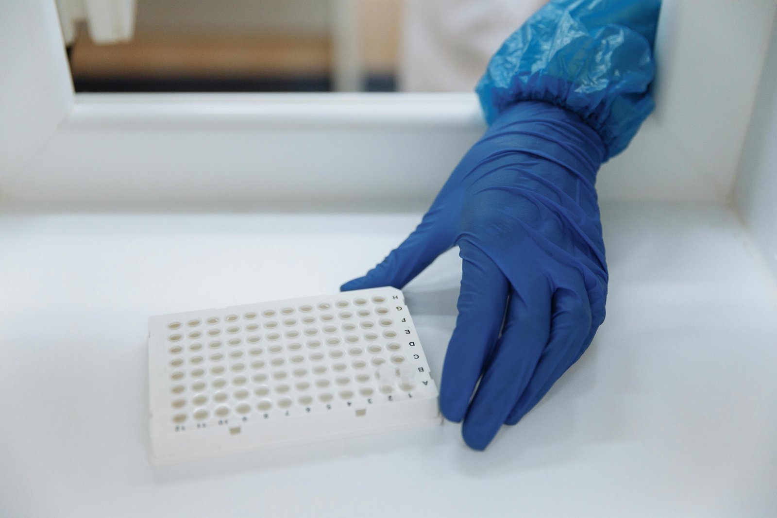 Light-controlled cellulose sorbent enabled amphetamine extraction