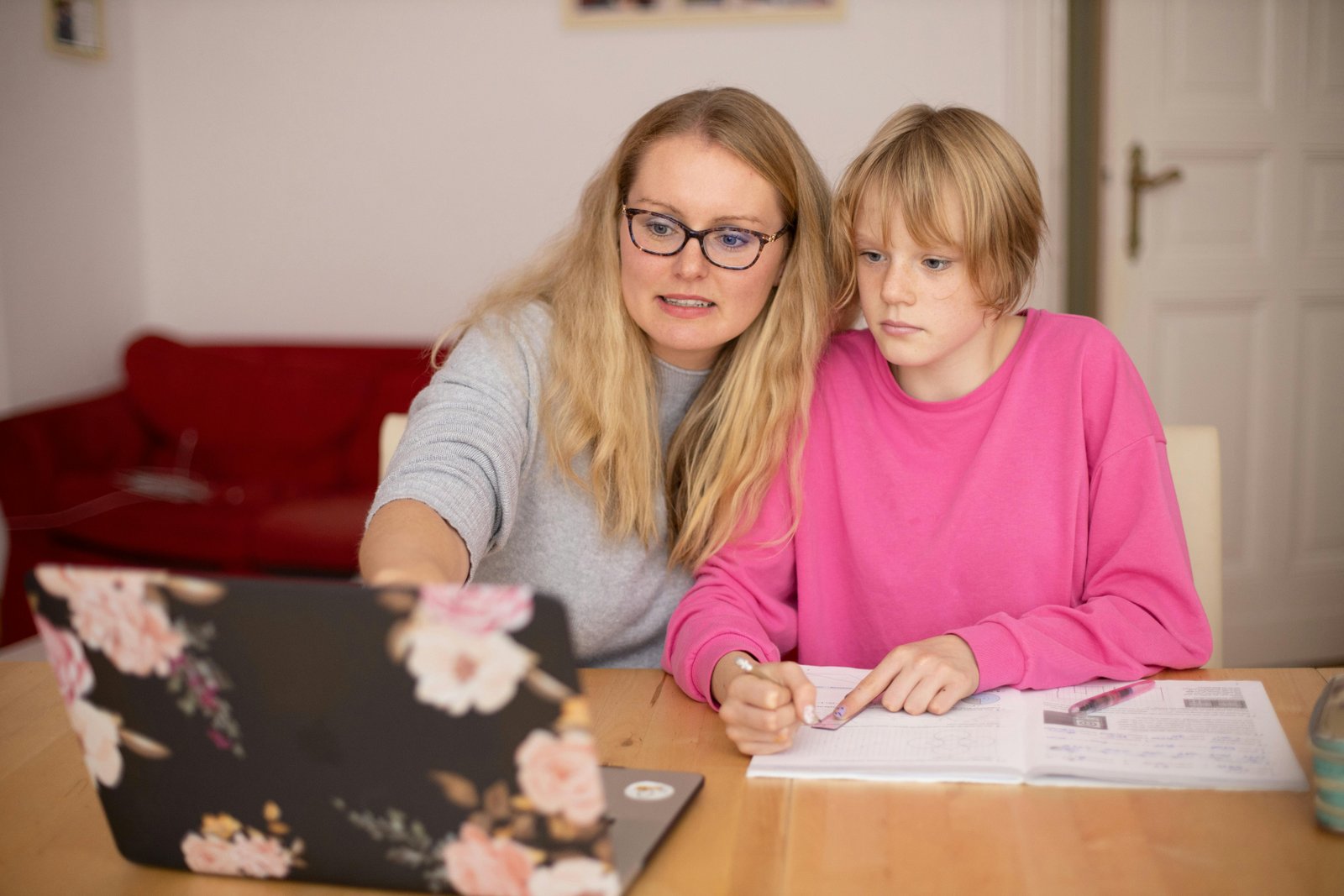 Community support helped families manage online learning challenges