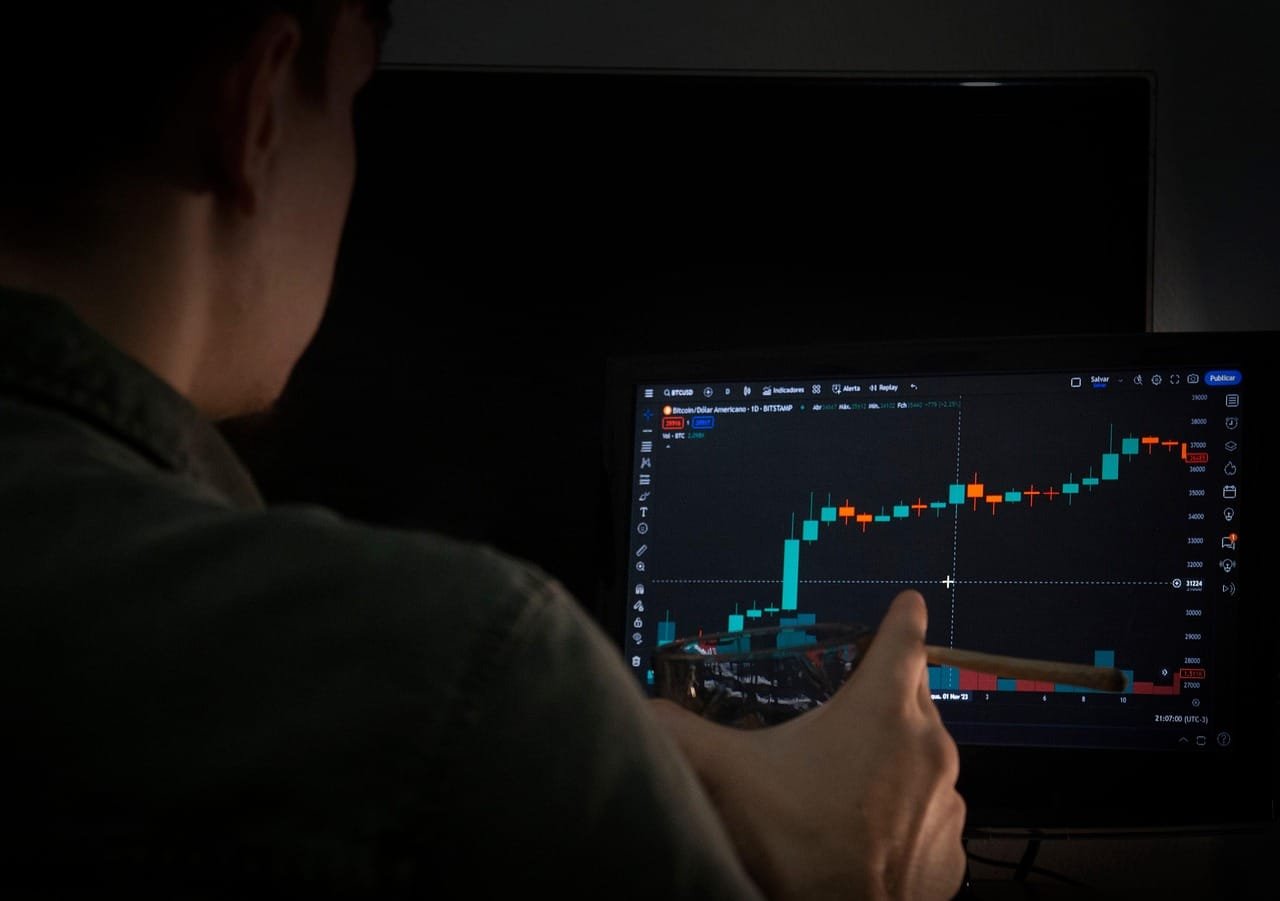 Stablecoin risks and resilience vary by architecture