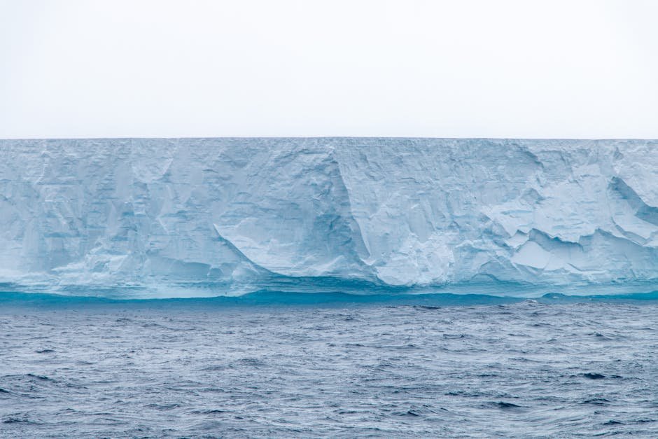 Synthetic bed choices affect Antarctic ice-loss projections
