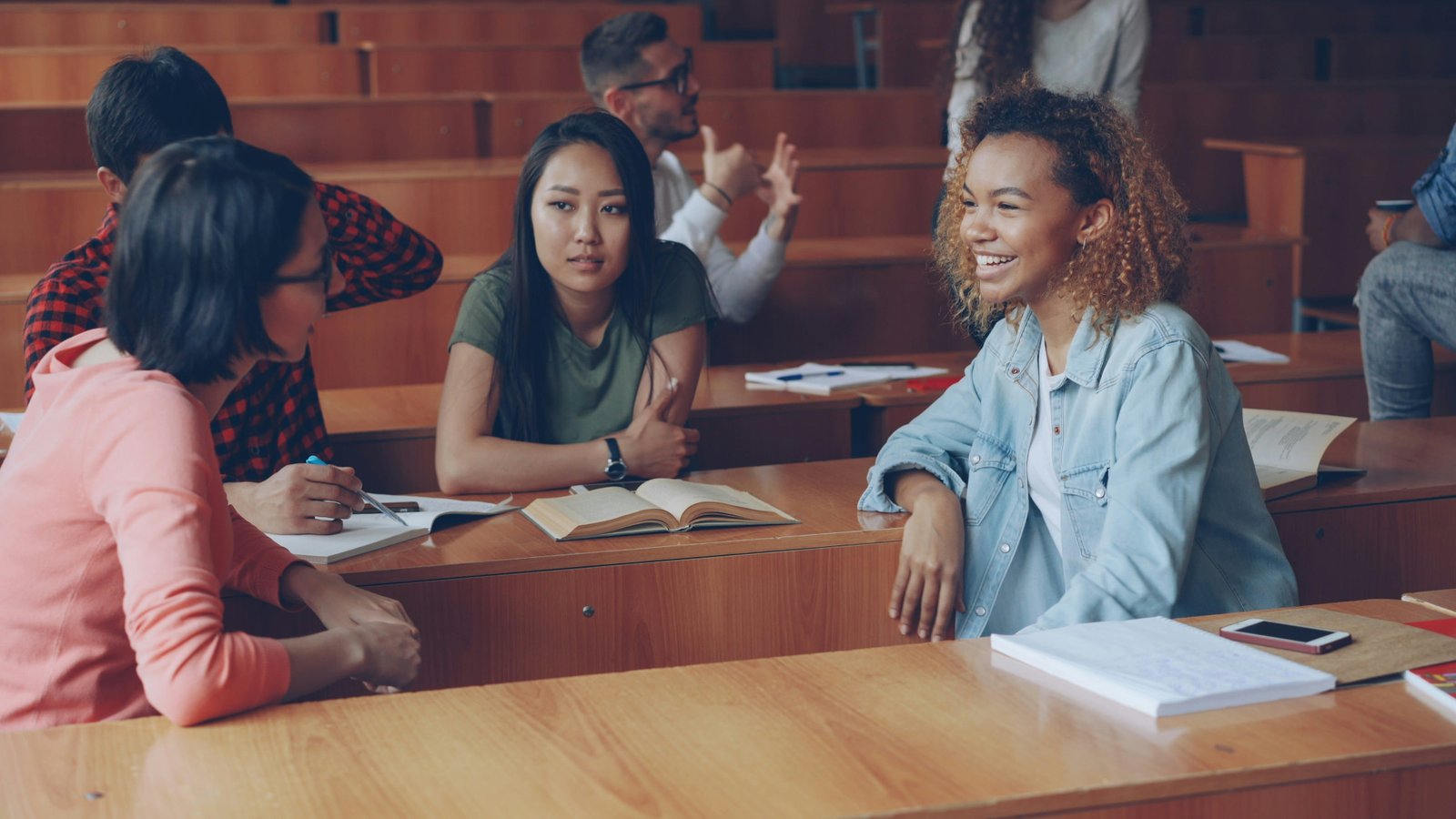 Perceived proficiency shapes emotions and speech fluency