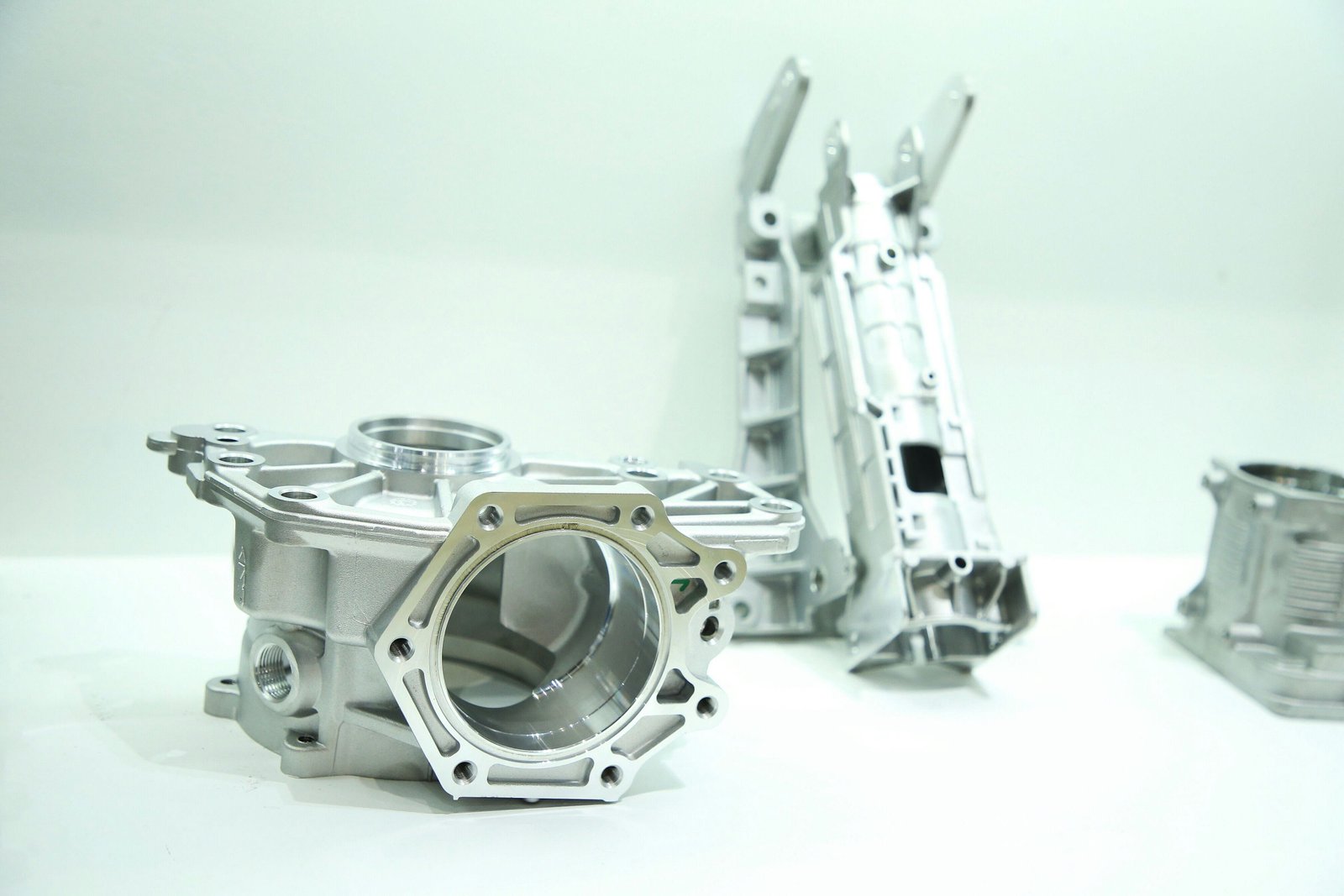 Brake pad materials differ in thermal and structural performance