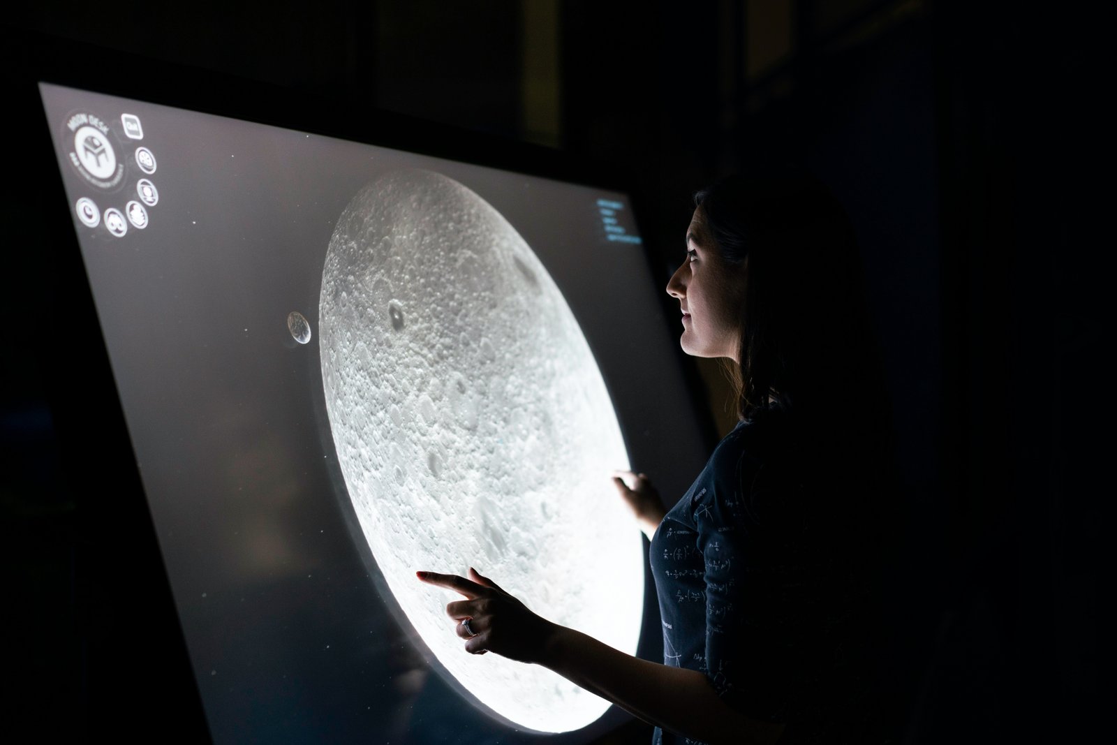 Lorentz violation changes black hole disk images and polarization