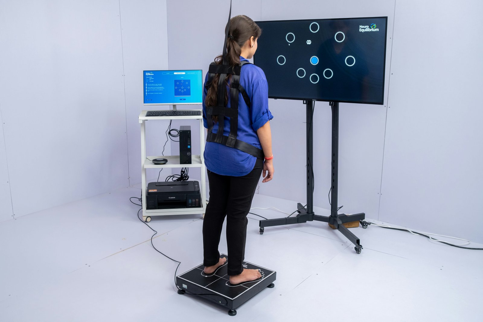 Attentional instructions altered feedback control in aphasia