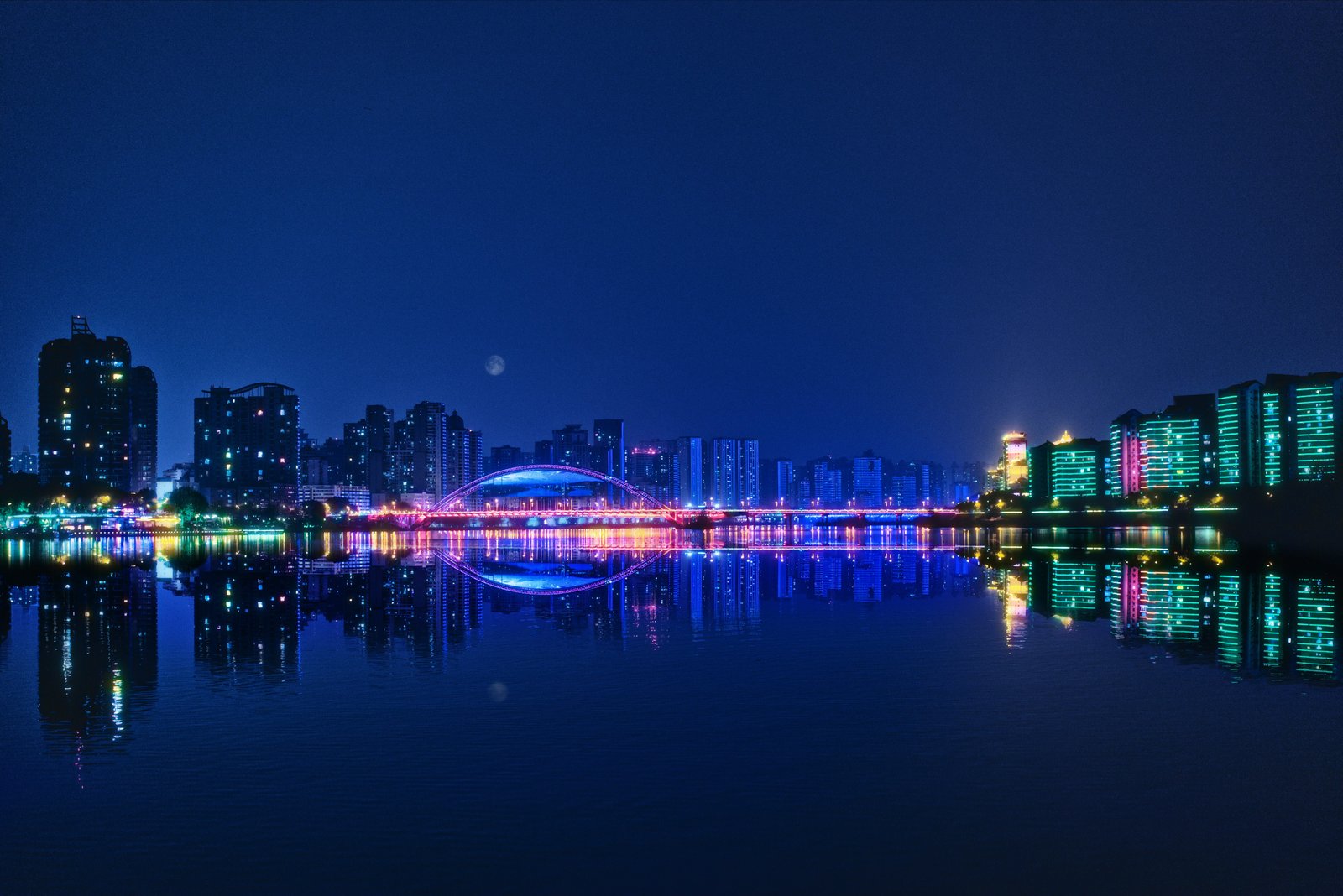 E-commerce is linked to lower urban electricity intensity
