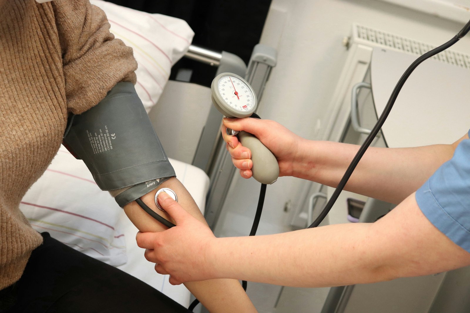 Analysis of Laboratory and Obstetric Outcomes in Preeclampsia: A Comparative Study of Bolu and Şanlıurfa